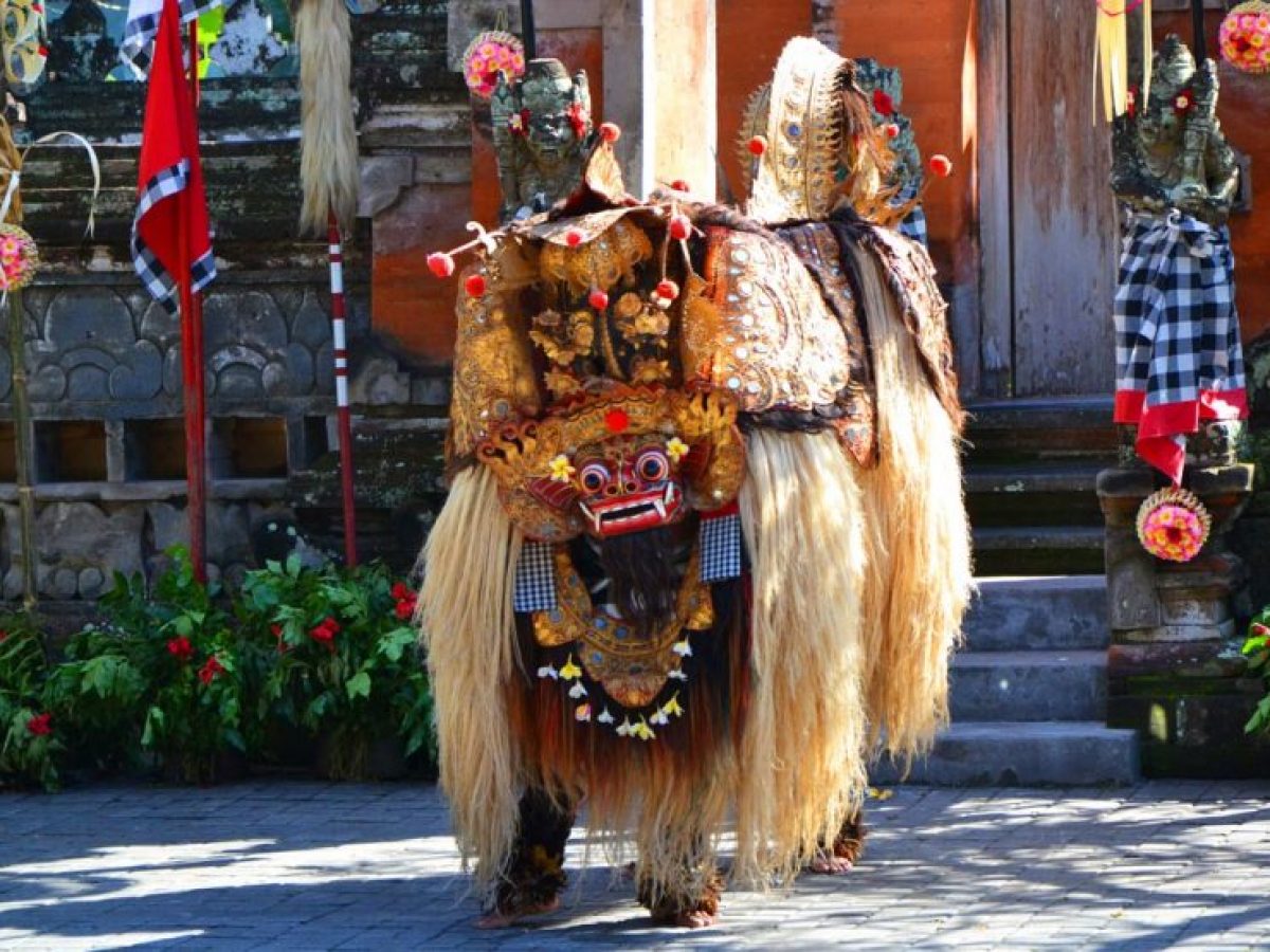 Barong dance performance