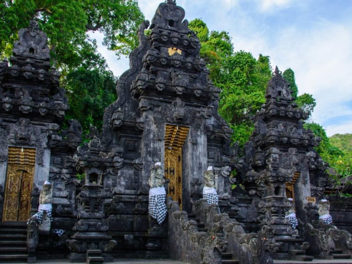 Pura Goa Lawah