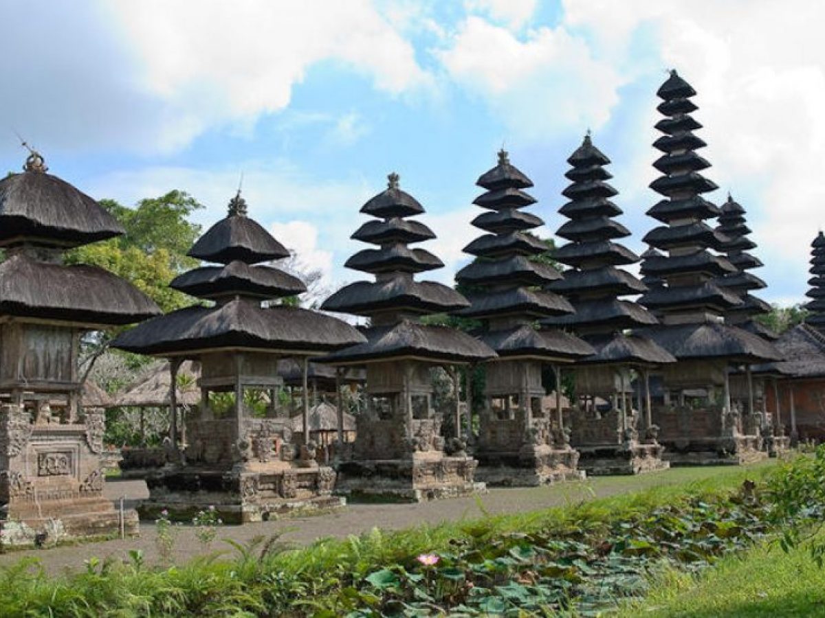 Taman Ayun Temple from outside by Luxury Bali Travel
