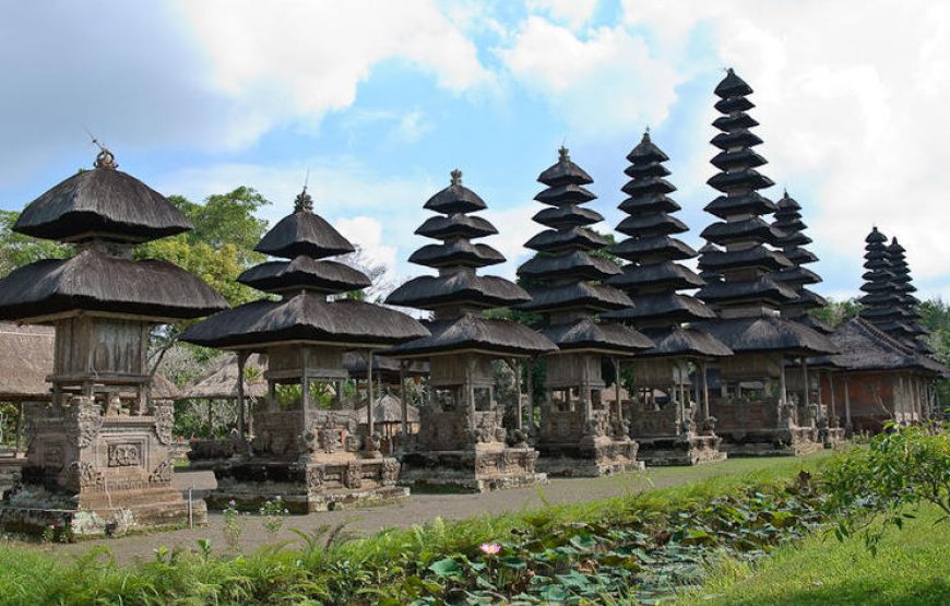 Taman Ayun Temple from outside by Luxury Bali Travel